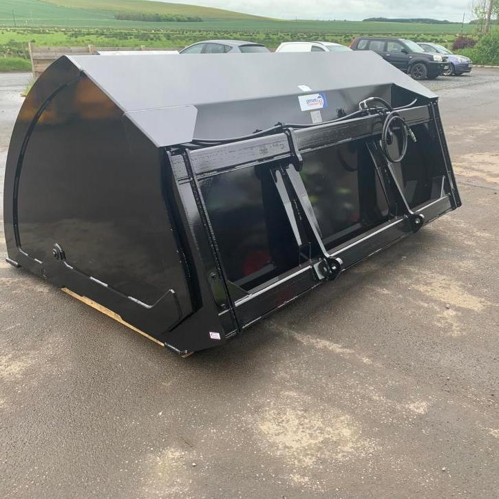 3.5 ton hi-tip c/w end tunnels - JCB loading shovel